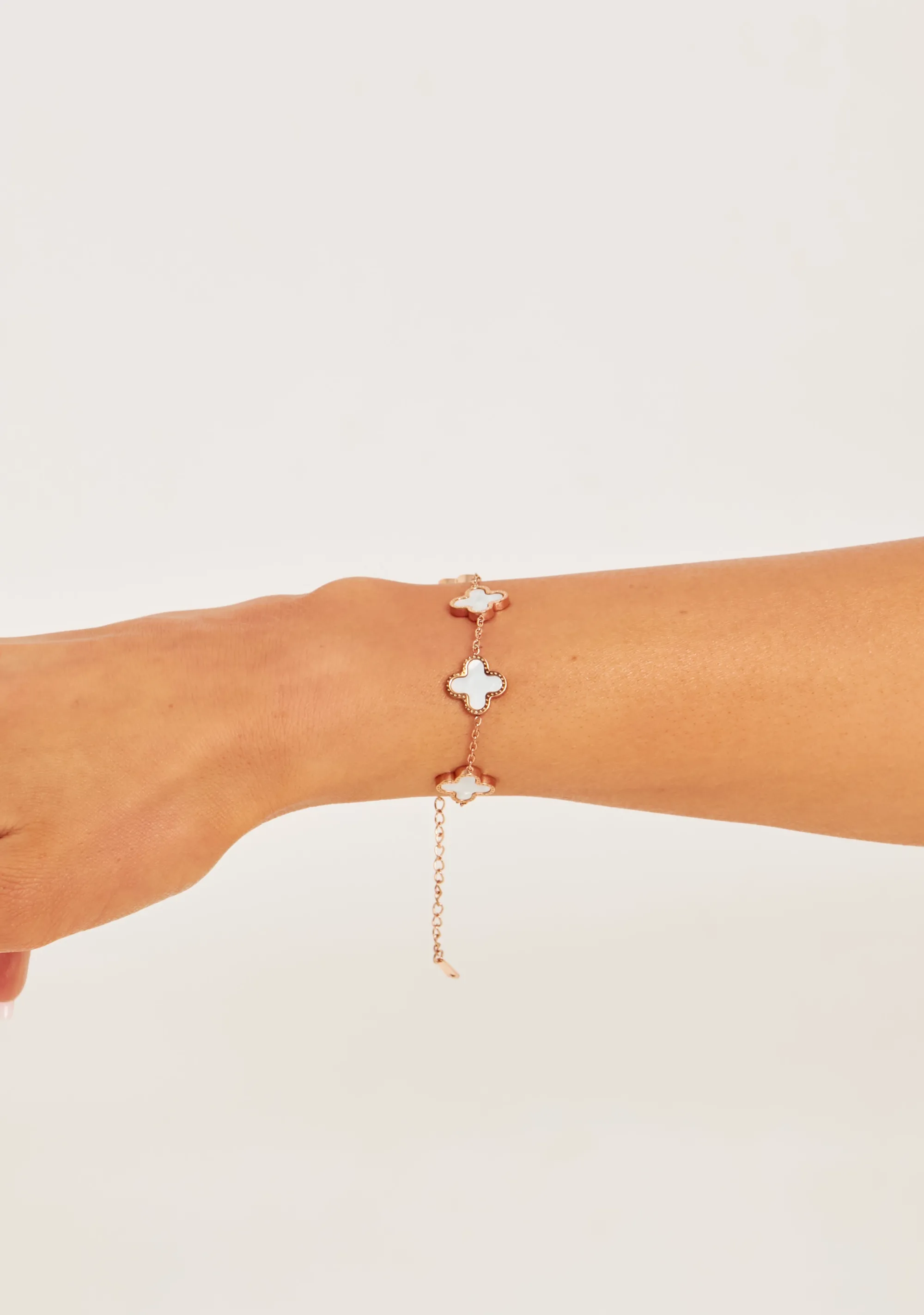 Missy Empire Cassia White Flower Detail Bracelet^Women Bracelets