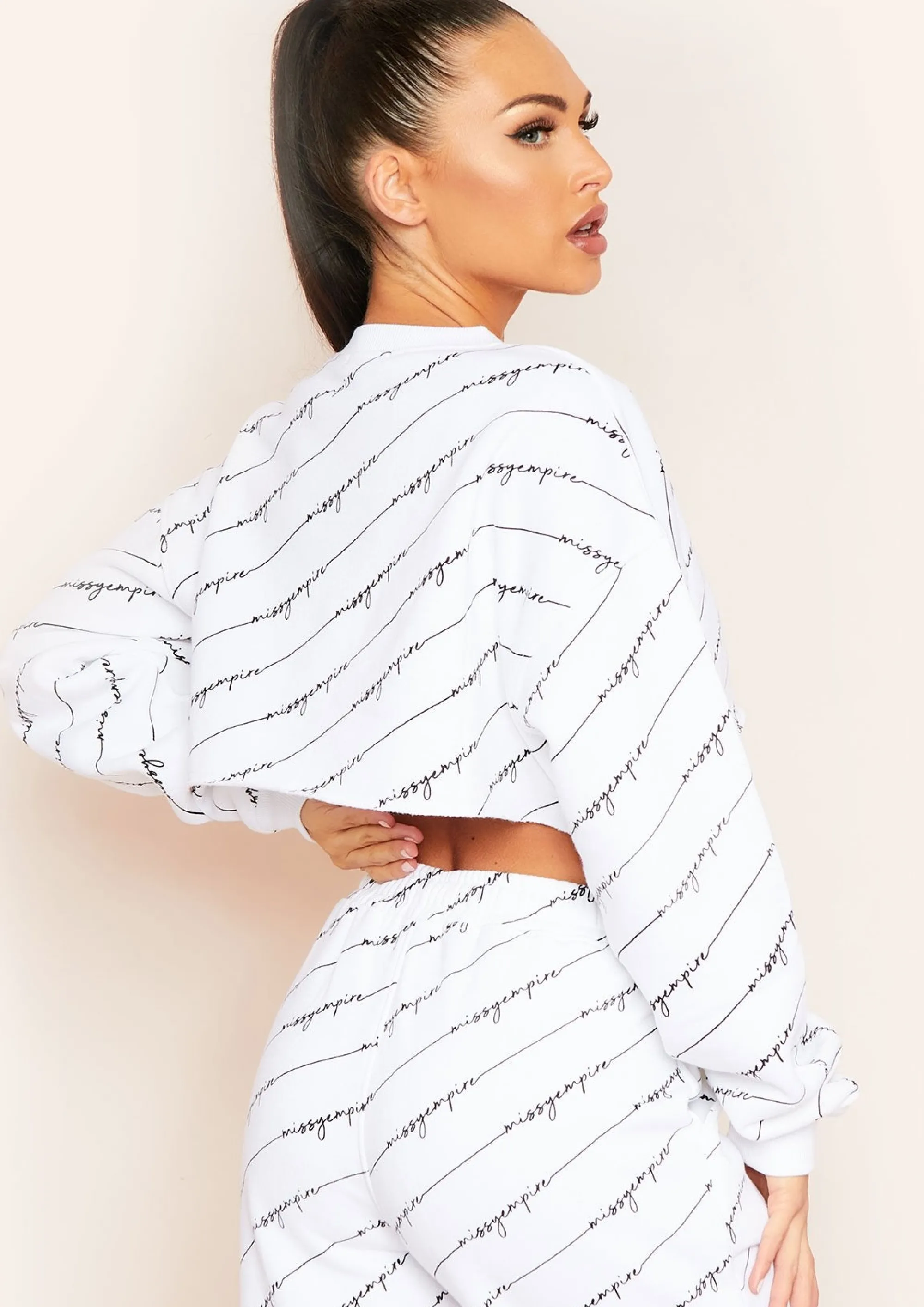 Missy Empire Sienna White Handwriting Branded Cropped Sweater^Women Loungewear